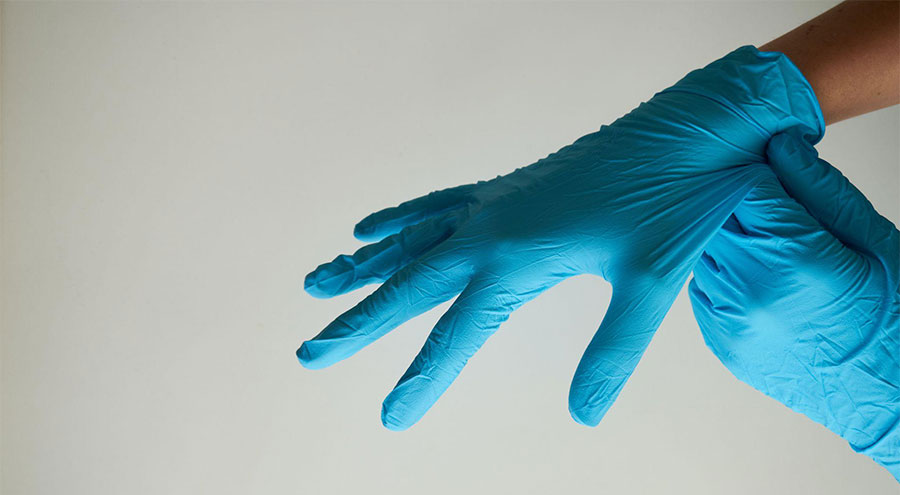 Diferencias entre los guantes de vinilo, nitrilo y látex